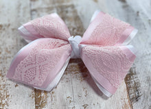 Load image into Gallery viewer, King Boutique Bow with Tail