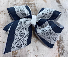 Load image into Gallery viewer, King Boutique Bow with Tail