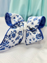 Load image into Gallery viewer, King Boutique Bow with Tail
