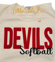 Load image into Gallery viewer, Team Pearl Appliqué Tee
